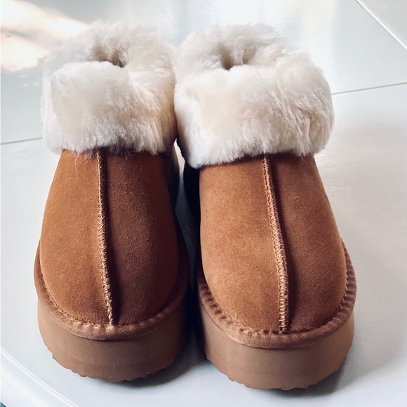 Plush Women's Indoor/Outdoor Slippers, Size 8.5” - Picture 3 of 12